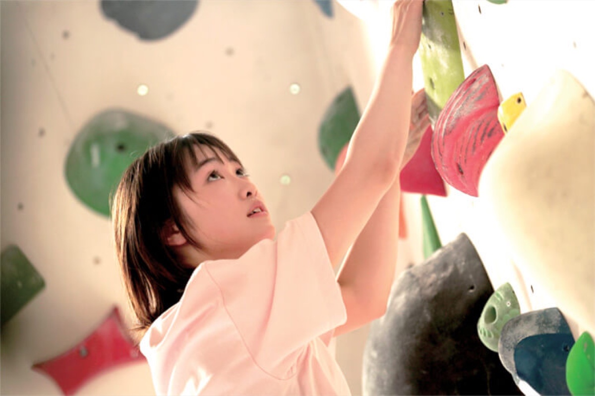 Kotera-san Climbs! Kotera on the climbing wall