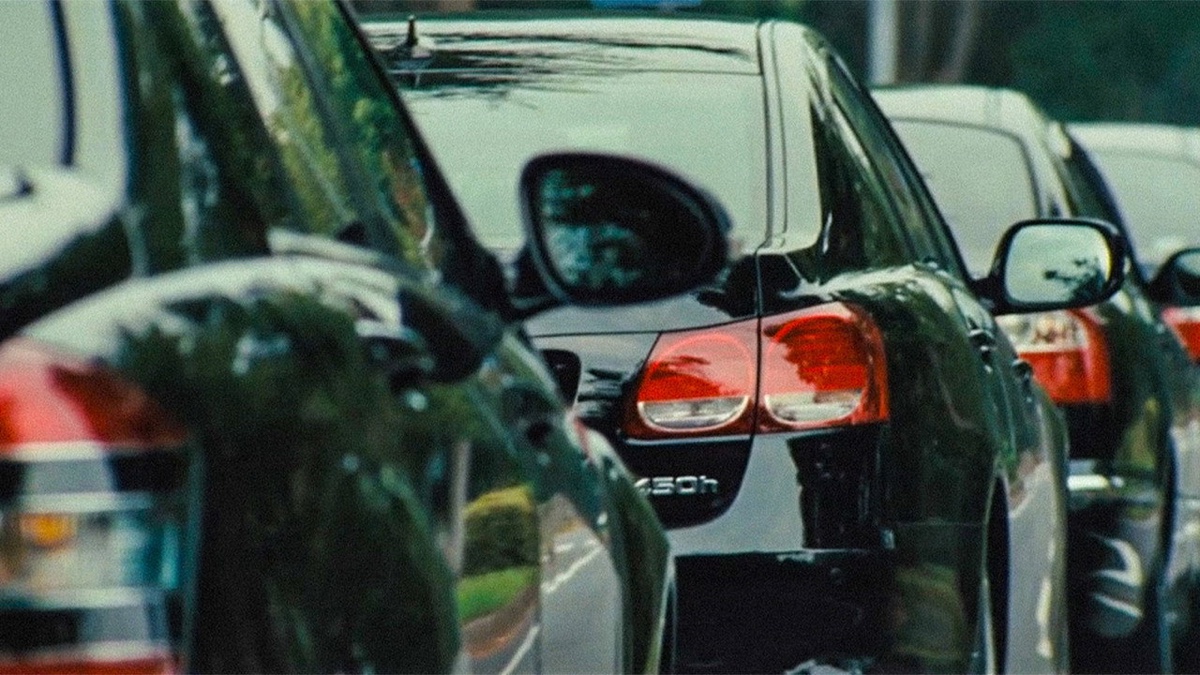 Outrage (2010) - a line of black cars arriving in the opening scene