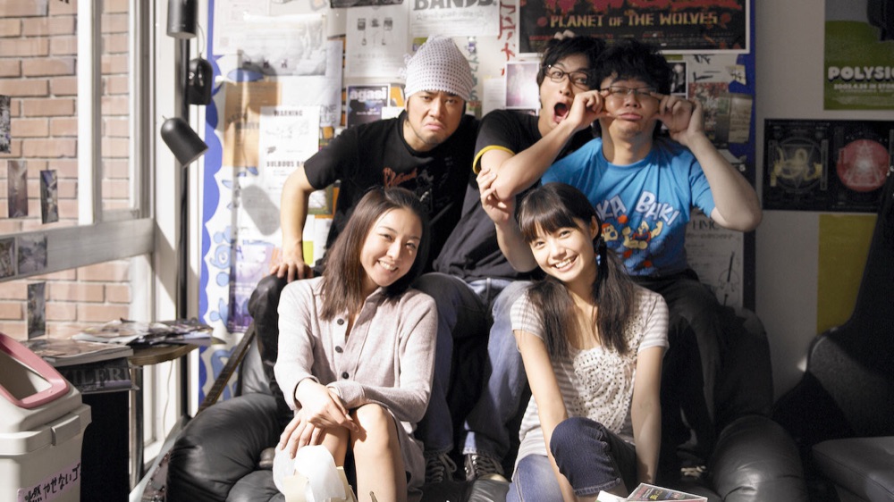 Solanin (2010) - Meiko with the band and their friends